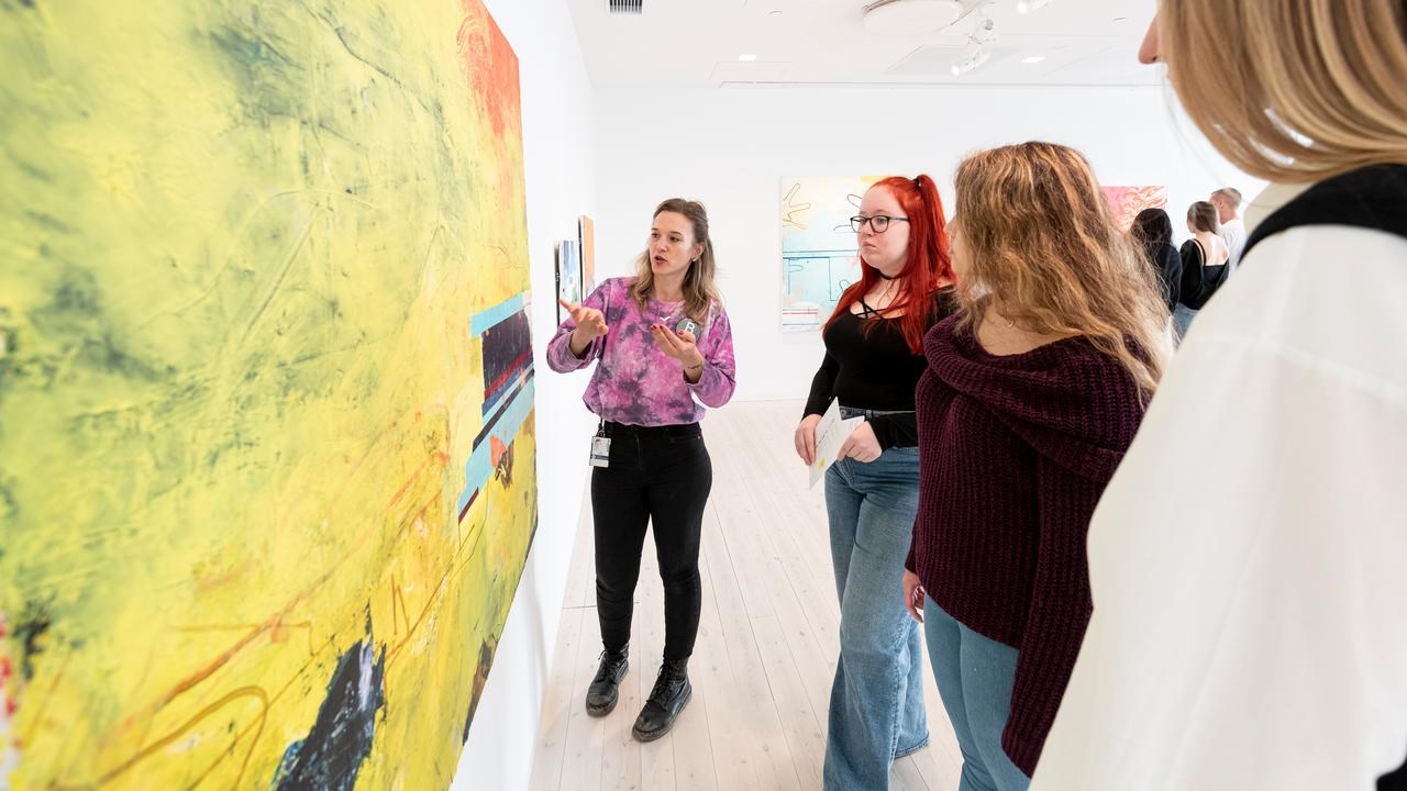 Visning i Peter Öhrnells utställning.