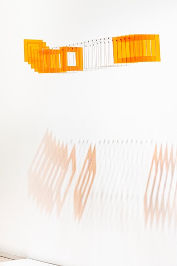 Elias Crespin, Tetralineados Orange, 2010. Vy från Bildmuseet 2024