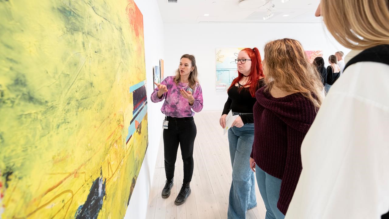 Visning i Peter Öhrnells utställning.