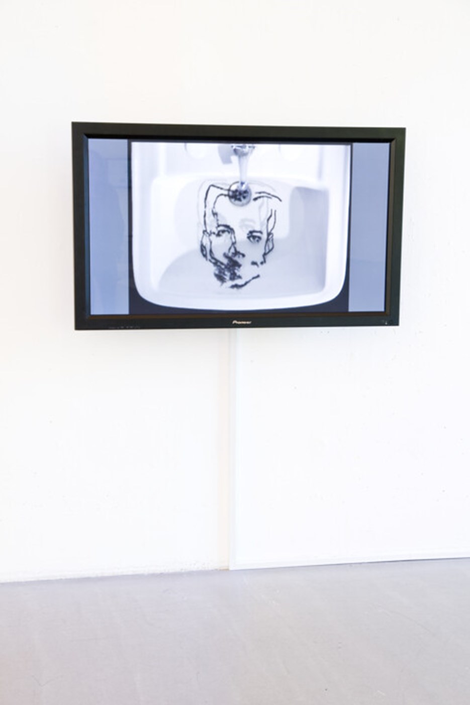 Oscar Muñoz, Vy från utställningen, Bildmuseet 2009. Oscar Muñoz, View from the exhibition, Bildmuseet 2009.