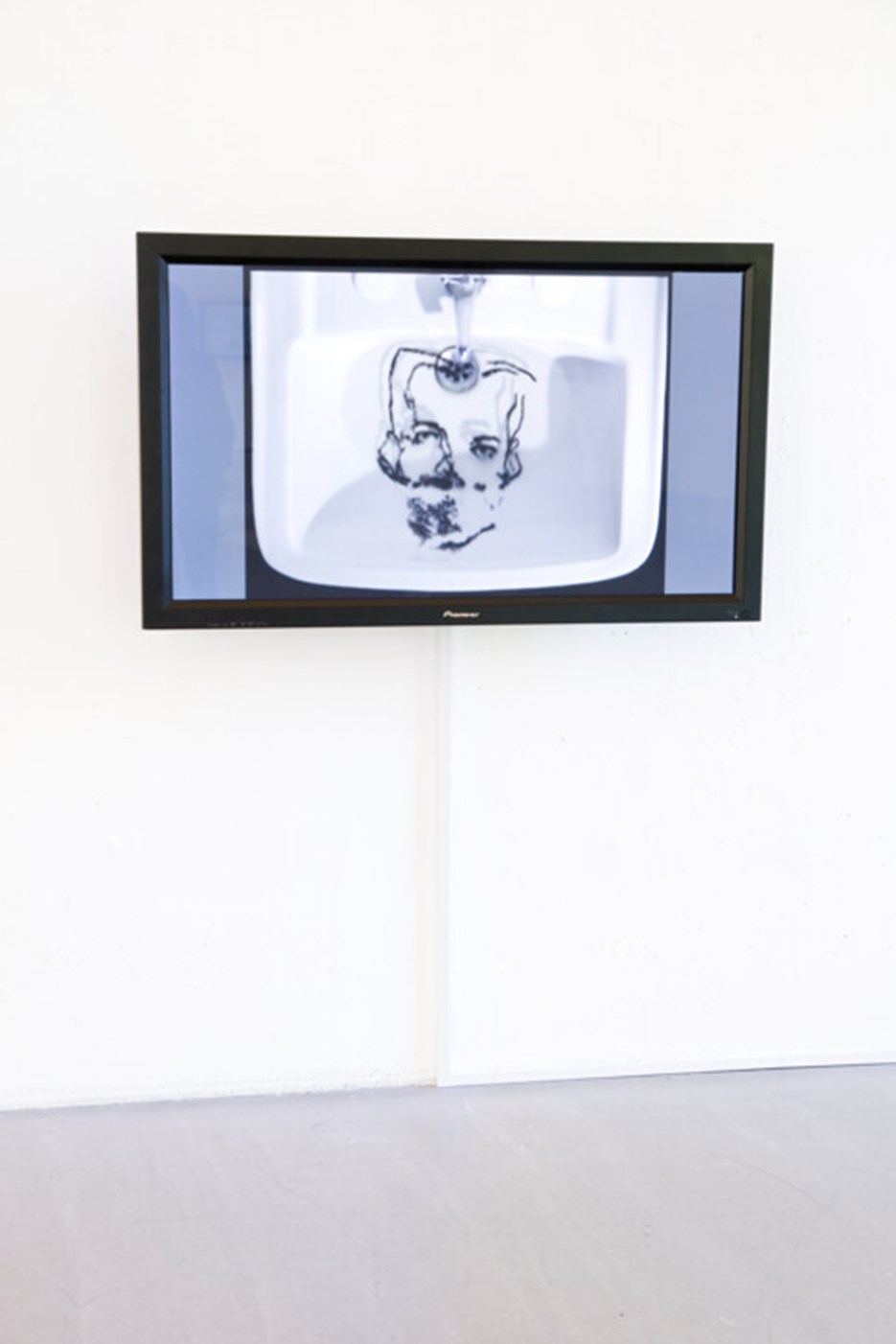 Oscar Muñoz, Vy från utställningen, Bildmuseet 2009. Oscar Muñoz, View from the exhibition, Bildmuseet 2009.