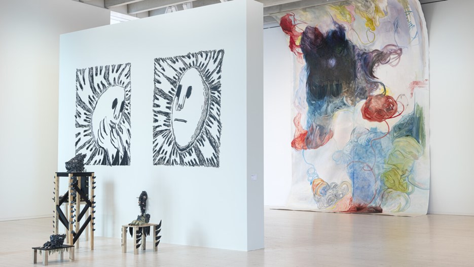 Verk av Ellen Macke Alström och Désirée Burenstrand Schyman i Konsthögskolans masterutställning 2022