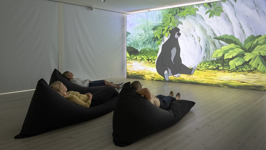 Vy från Bildmuseets utställning Animalisk / Konst över arter och existenser.