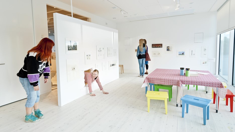 Björn Berg / Inte en dag utan ett streck, Vy från utställningen, Bildmuseet 2012