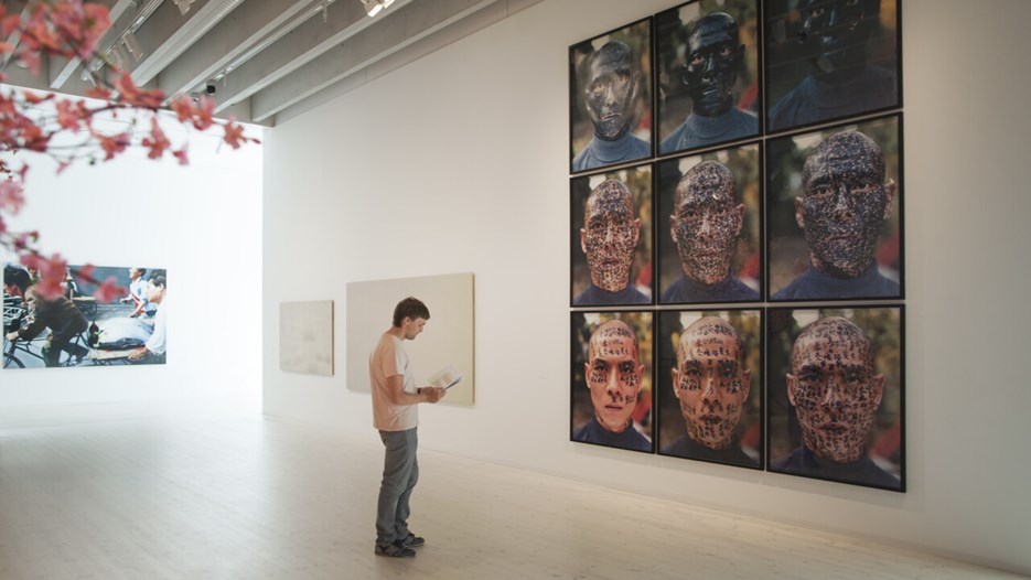 Right is Wrong, Vy från utställningen, Bildmuseet 2014. Right is Wrong, View from the exhibition, Bildmuseet 2014.