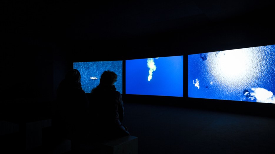 John Akomfrah / Vertigo Sea, Vy från utställningen, Bildmuseet 2015-2016. John Akomfrah / Vertigo Sea, Exhibition view, Bildmuseet 2015-2016