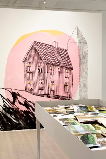 Vy från utställningen Anneli Furmark / Du är jordens medelpunkt, 2026-2027. © Anneli Furmark / Bildupphovsrätt 2026. Courtesy of the artist and Bildmuseet. Photo: Malin Grönborg