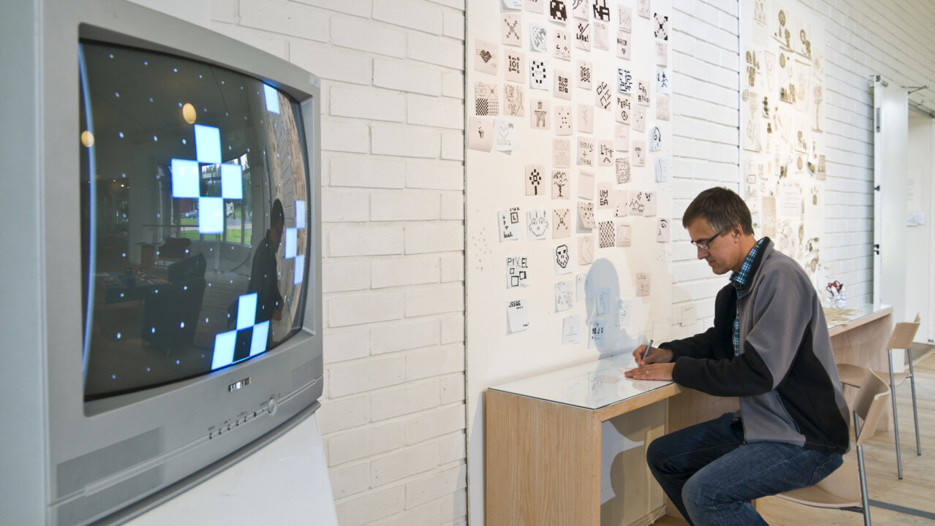 Open Source Embroidery, Vy från utställningen, Bildmuseet 2009. Open Source Embroidery, View from the exhibition, Bildmuseet 2009.