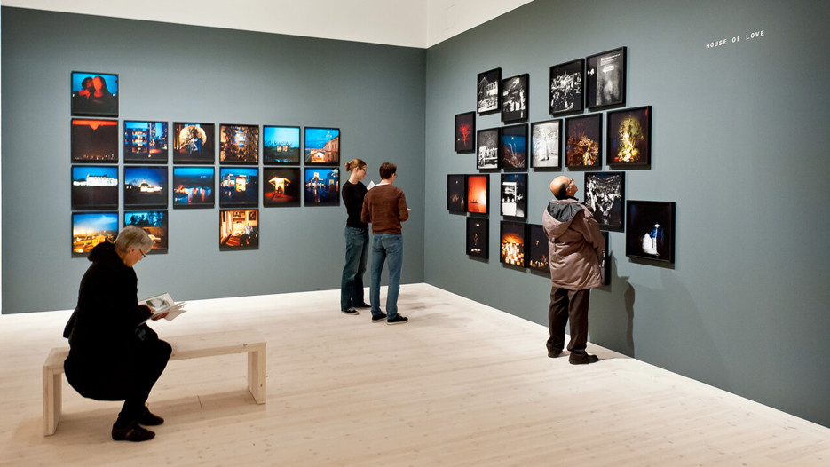 Dayanita Singh / En fotografs äventyr, Vy från utställningen, Bildmuseet 2012-2013