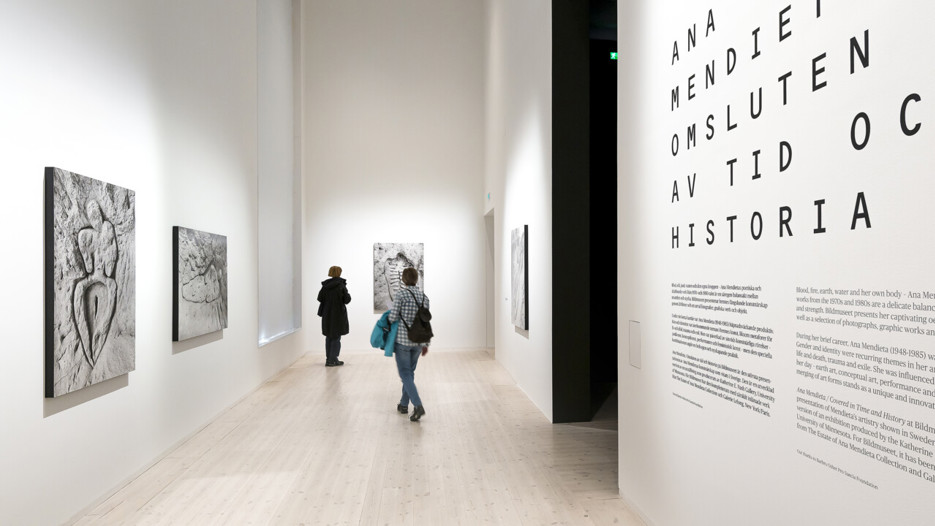 Ana Mendieta / Omsluten av tid och historia, Vy från utställningen, Bildmuseet 2017