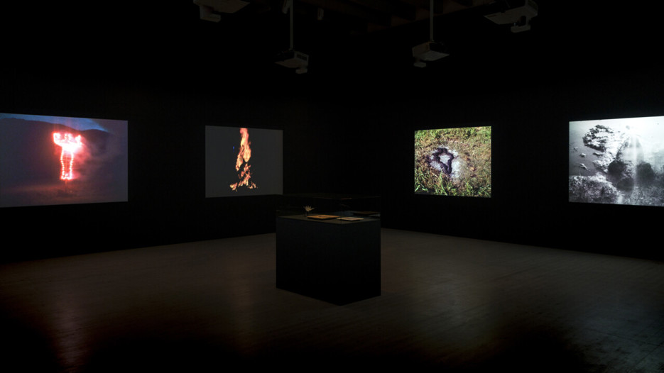 Ana Mendieta / Omsluten av tid och historia, Vy från utställningen, Bildmuseet 2017