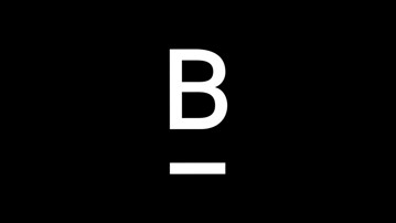 B Loggan / Svart bakgrund med vit text