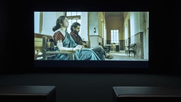 Vy från Naeem Mohaiemens utställning på Bildmuseet.